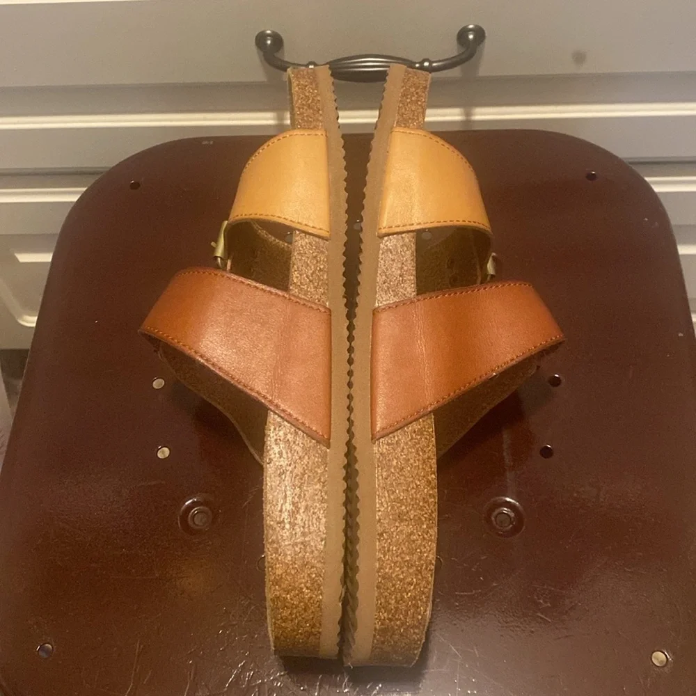 EUC. Brown and Tan Sandals. Women’s Size 10 - Picture 5 of 13